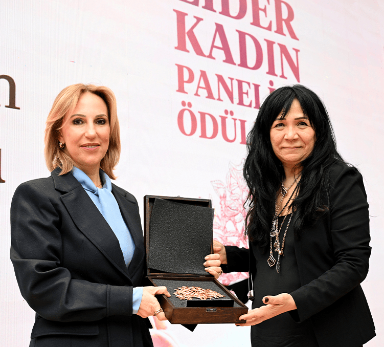 "Woman Leading the Management Level" Award to Esin Güral Argat, Vice President of the Board of Gürok Group