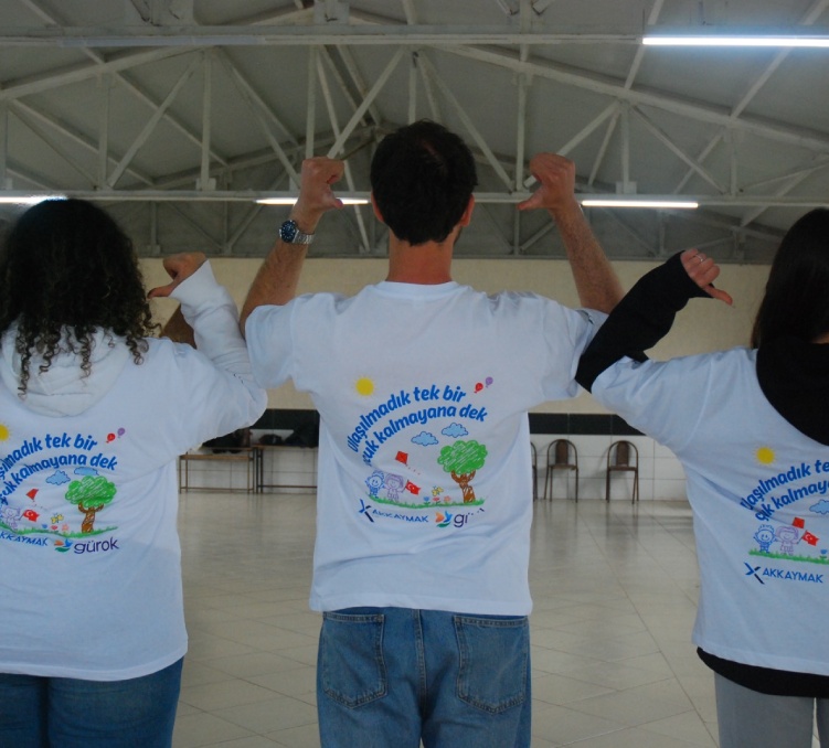 Kütahya’da 200 Çocuğun Yüzü “Bayram Havası” ile Güldü